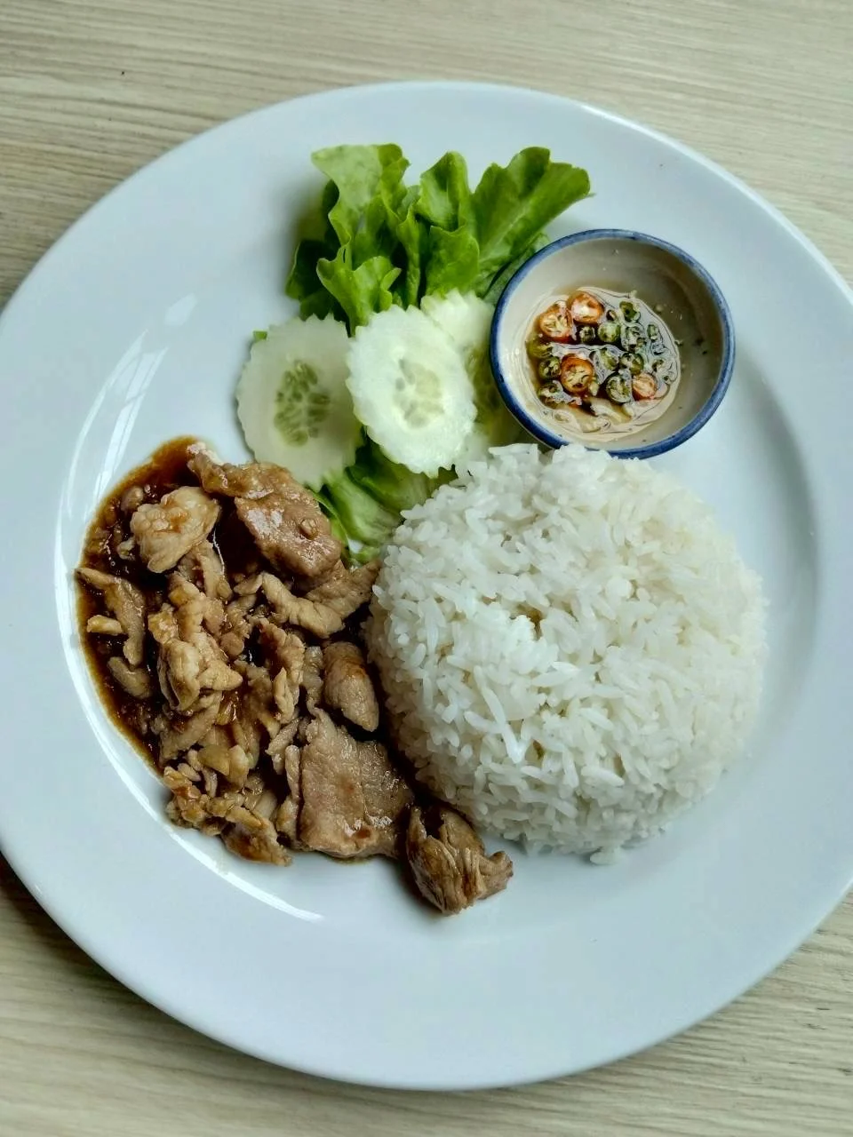 ข้าวราดผัดน้ำมันหอยหมู/ไก่