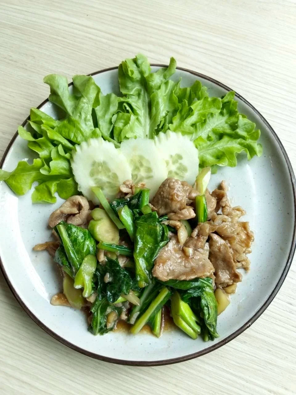 ผัดคะน้าน้ำมันหอยหมู/ไก่